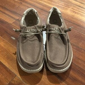 NWOT Hey Dude Wally size 10